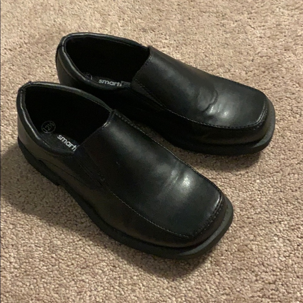 Black dress shoes